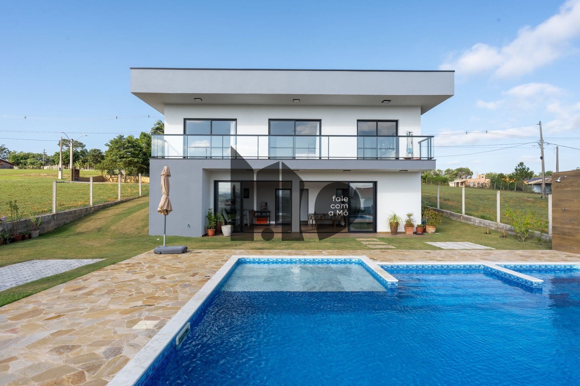 Casa de Condomínio em Alambari - Cercadinho