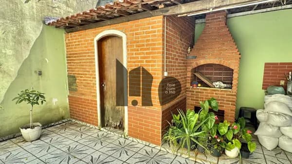 Casa térrea ampla, com quintal e grande potencial, em área alta da Vila Vivaldi, SBC