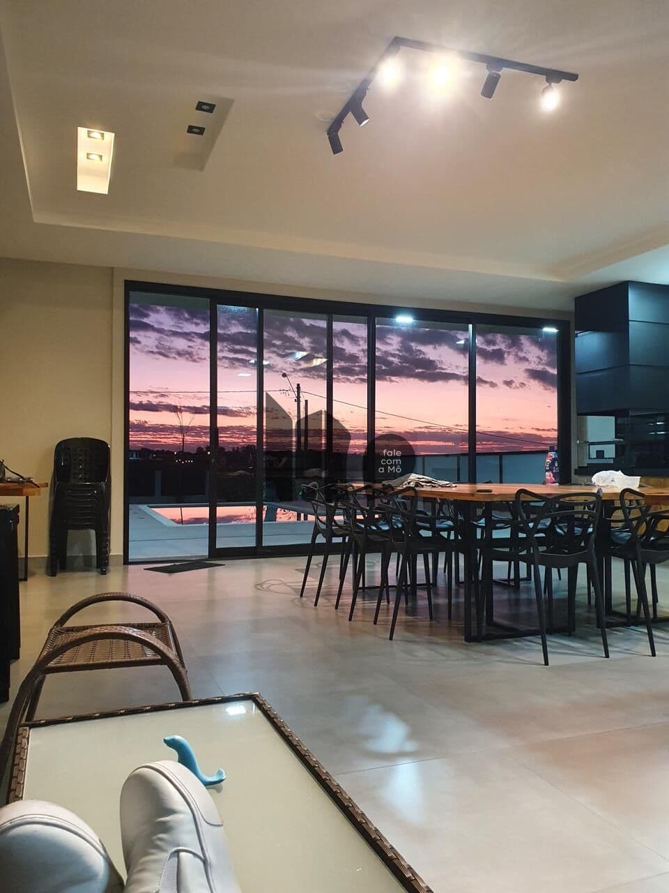 CHÁCARA EM CONDOMÍNIO FECHADO COM VISTA POR DO SOL – SARAPUÍ/SP