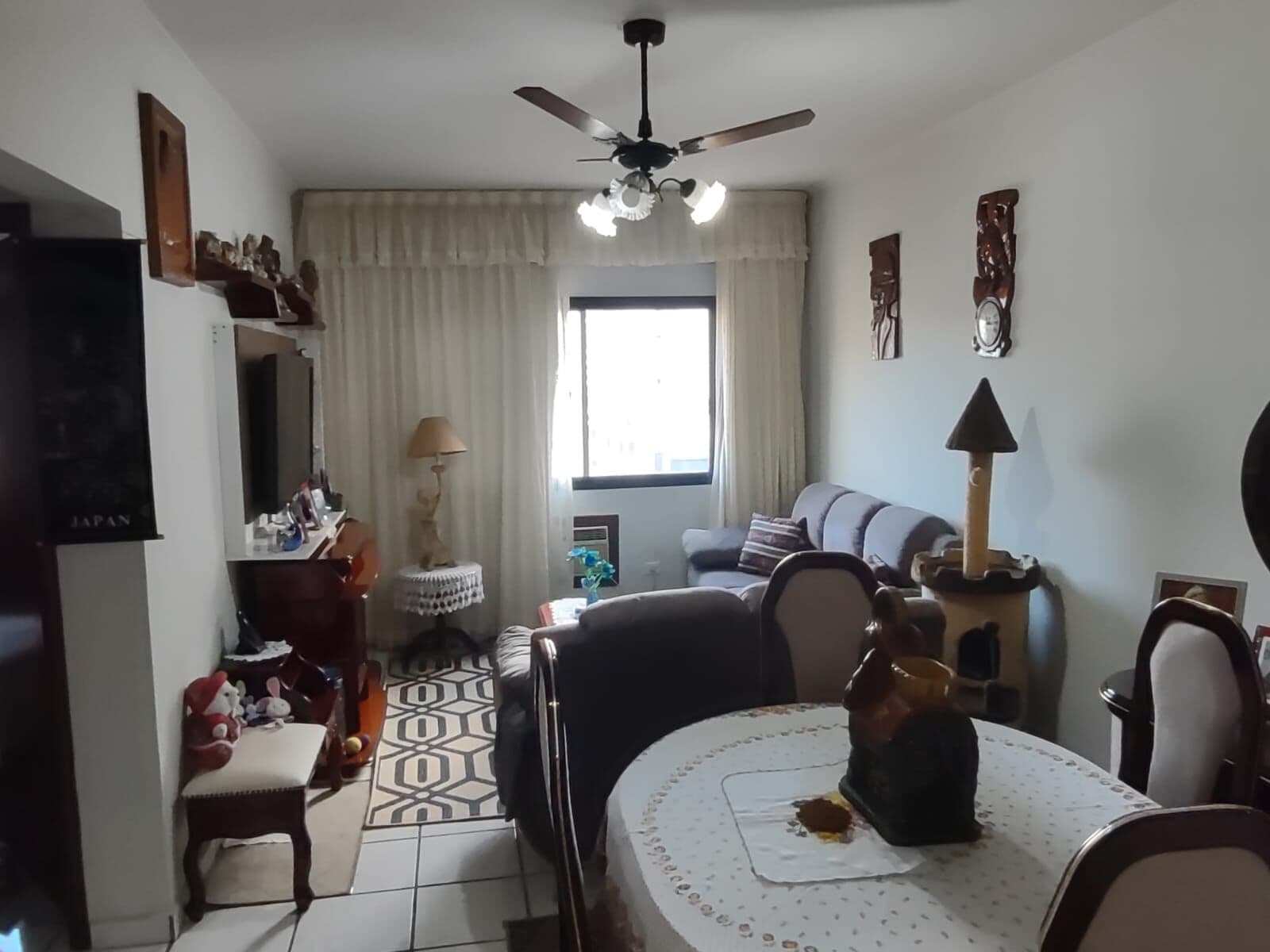 Loucura, Loucura. **Grande oportunidade**. Excelente apartamento no Canto do Forte, semi mobiliado, de 02 dormitórios.
