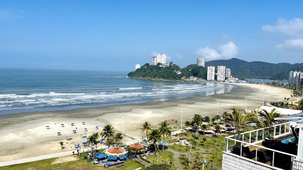 Loucura, Loucura. Excelente Kitnet, no Bairro do Itararé em São Vicente com linda vista mar.