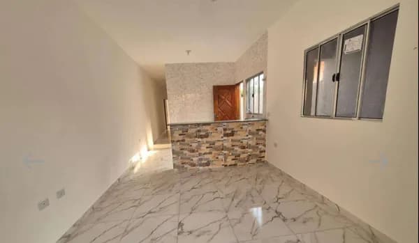 Loucura, Grande loucura. Excelente casa geminada em Itanhaém, de 02 dormitórios, sendo 01 suíte.