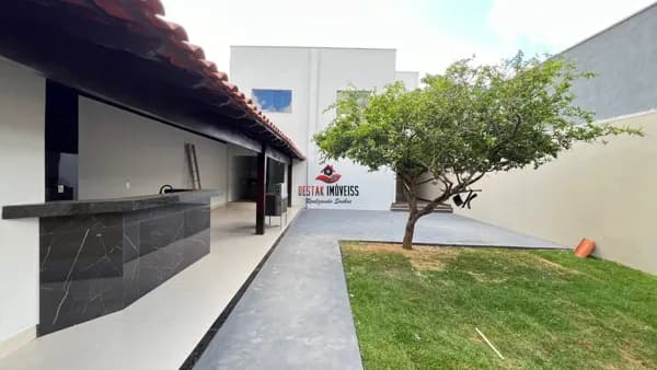 Casa com 4 quartos à venda no Bairro Santa Mônica - Uberlândia/MG