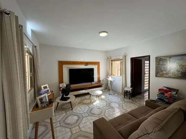 Casa com 4 quartos à venda no Bairro Custódio Pereira - Uberlândia/MG