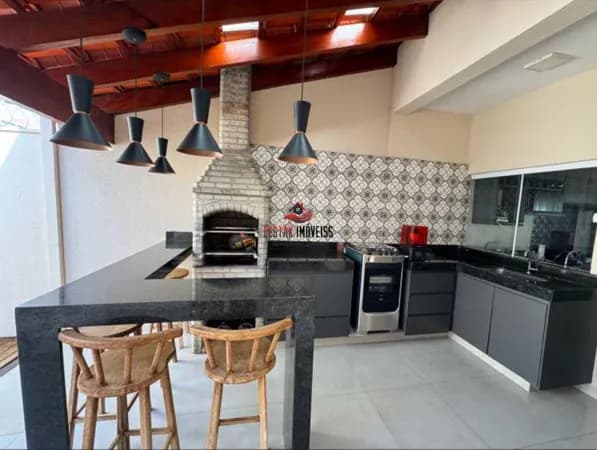 Sobrado à venda no bairro Novo Mundo - Uberlândia - MG