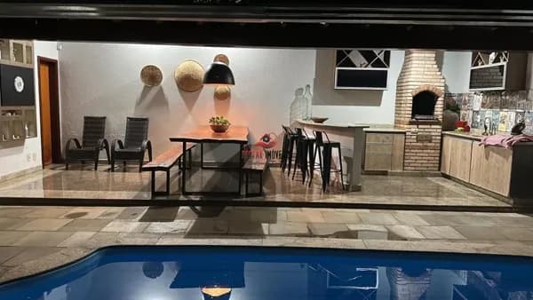 Sobrado com 5 quartos à venda, bairro Tubalina - Uberlândia/MG