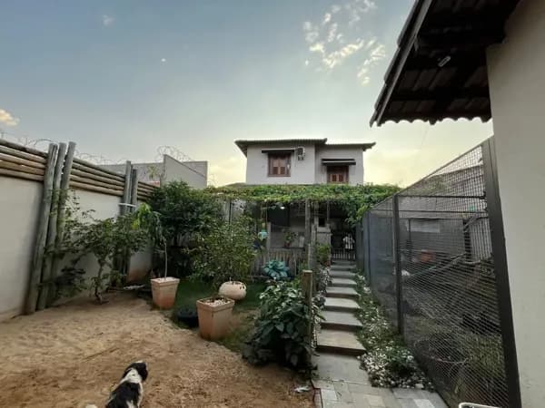 Sobrado com 3 quartos à venda, bairro Cidade Jardim - Uberlândia/MG