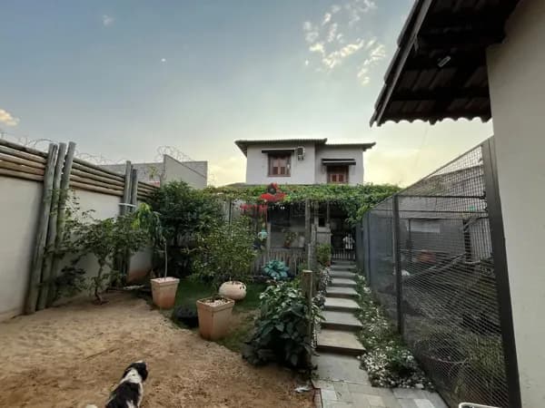 Sobrado com 3 quartos à venda, bairro Cidade Jardim - Uberlândia/MG