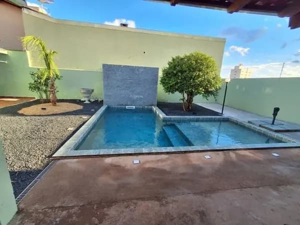 Casa com 3 quartos à venda, bairro Osvaldo Rezende - Uberlândia/MG