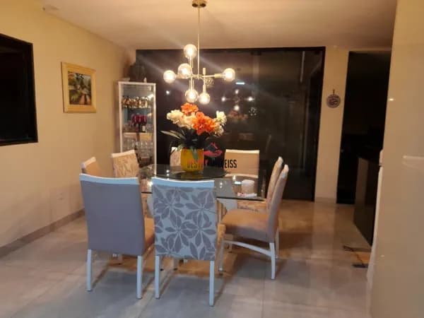 Sobrado com 4 quartos à venda no Bairro Jardim Patrícia - Uberlândia/MG