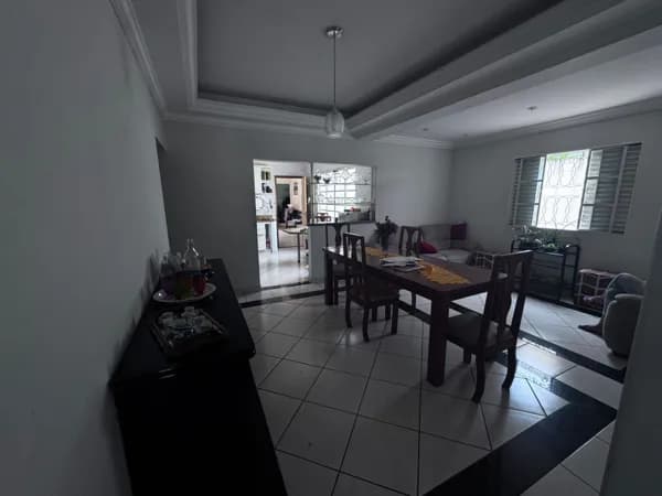Casa com 3 quartos à venda, bairro Santa Mônica - Uberlândia/MG