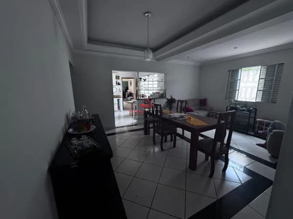 Casa com 3 quartos à venda, bairro Santa Mônica - Uberlândia/MG