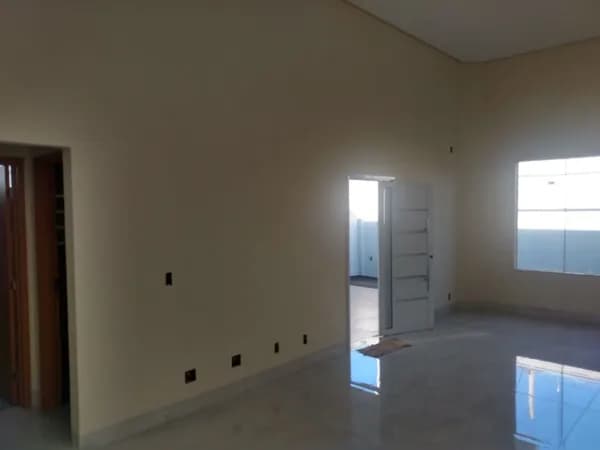 Casa com 3 quartos à venda no Bairro Laranjeiras - Uberlândia/MG