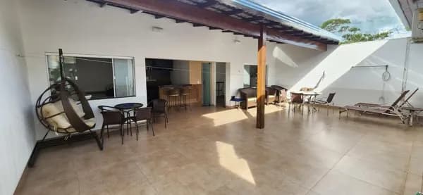 Sobrado com 4 quartos à venda, bairro Jardim Karaíba - Uberlândia/MG