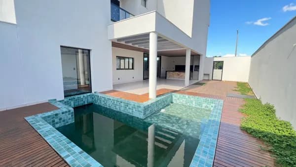 Sobrado com 5 quartos à venda, condominio Jardim Versailles - Uberlândia/MG