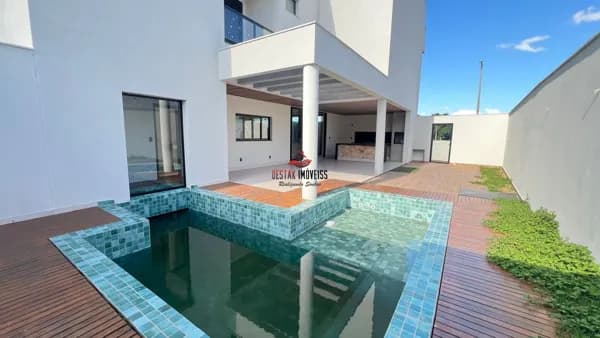 Sobrado com 5 quartos à venda, condominio Jardim Versailles - Uberlândia/MG