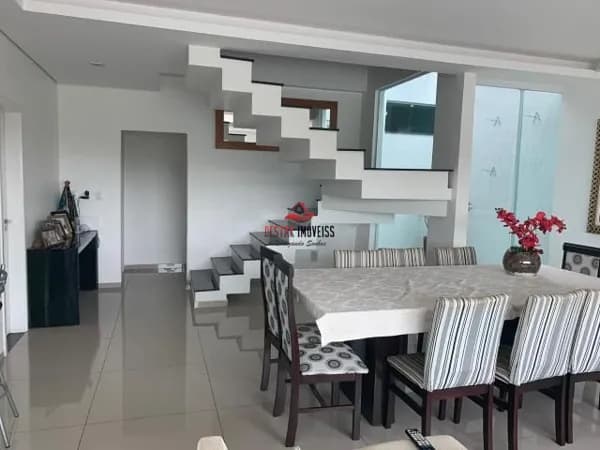 Casa com 3 quartos à venda no Bairro Jardim Patrícia - Uberlândia/MG