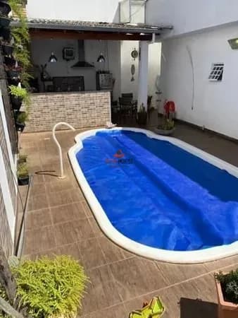Casa com 3 quartos à venda, bairro Jardim dos Gravatás (Jockey Camping) - Uberlândia/MG