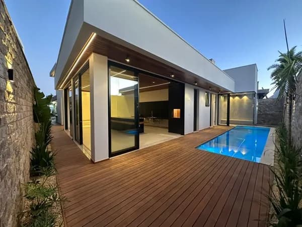 Casa com 4 quartos à venda, Condomínio Jardim Versailles - Uberlândia/MG