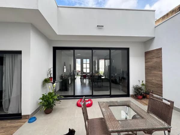 Casa com 3 quartos à venda, Bairro Novo Mundo - Uberlândia/MG