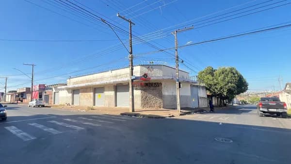 Barracão à venda por R$ 1.300.000,00 - Tocantins - Uberlândia/MG