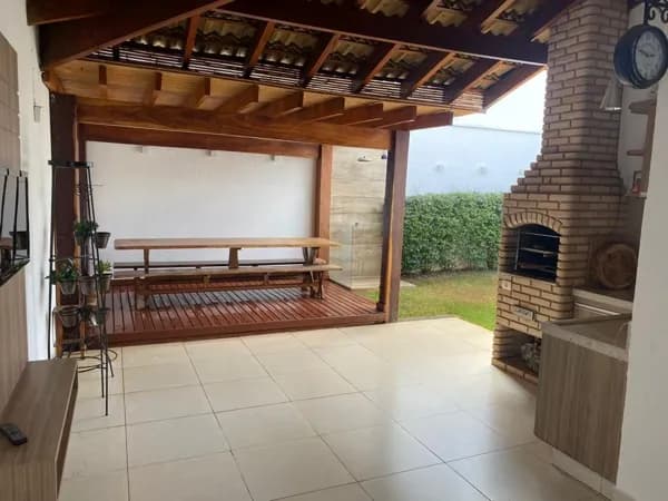 Casa com 3 quartos à venda, bairro Cidade Jardim - Uberlândia/MG