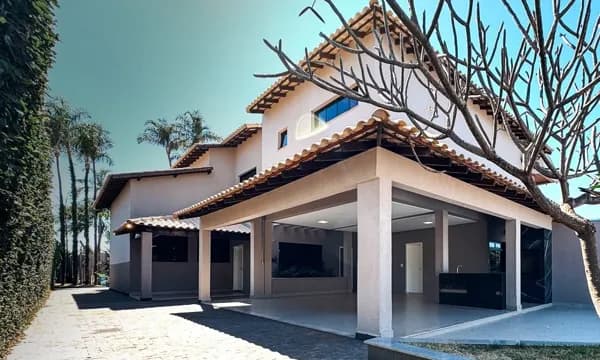 Sobrado com 5 quartos à venda bairro Cidade Jardim - Uberlândia/MG
