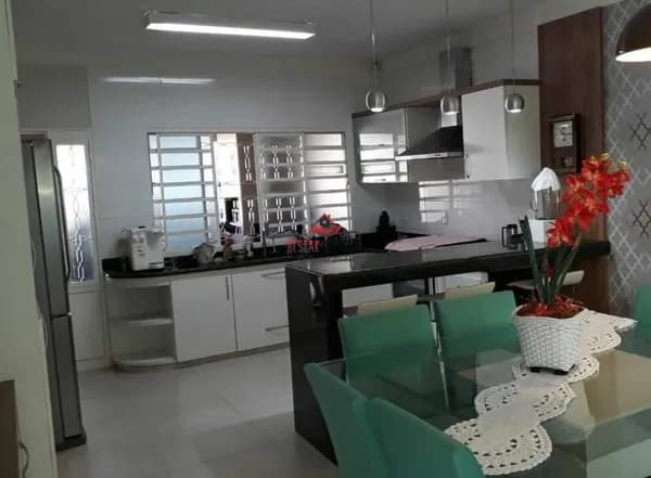 Casa com 3 quartos à venda, bairro Brasil - Uberlândia/MG