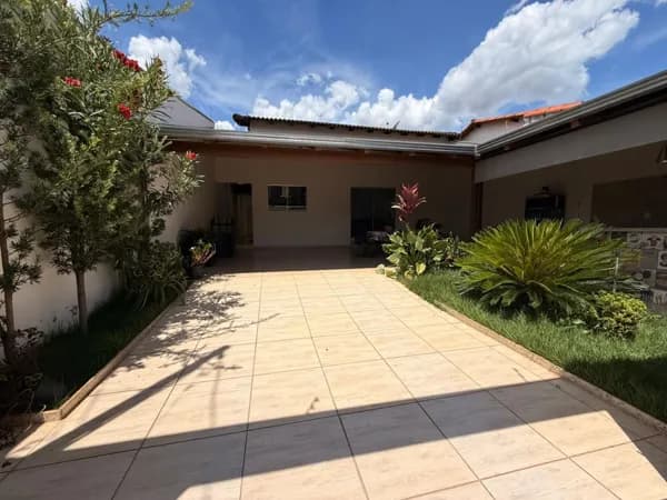 Casa com 3 quartos à venda bairro Santa Luzia - Uberlândia/MG