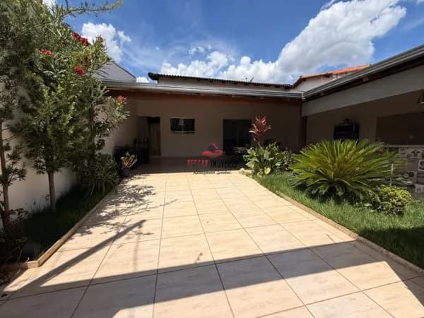 Casa com 3 quartos à venda bairro Santa Luzia - Uberlândia/MG
