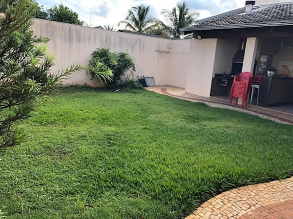 Sobrado em Uberlândia - Santa Mônica