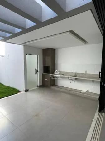 Sobrado com 3 quartos à venda, Bairro Santa Rosa - Uberlândia/MG