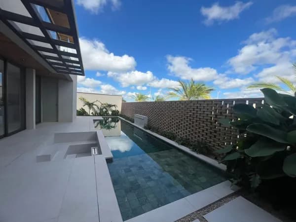 Sobrado com 5 quartos à venda no Condomínio Jardim Versailles - Uberlândia/MG