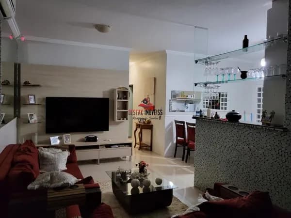 Casa com 4 quartos à venda no Bairro Alto Umuarama - Uberlândia/MG