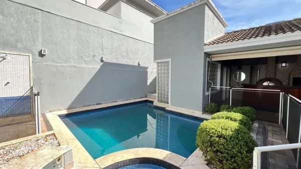 Sobrado com 4 quartos à venda no Condomínio Jardins Roma - Uberlândia/MG