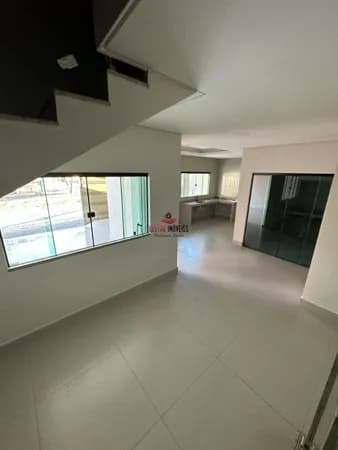 Sobrado com 3 quartos à venda, bairro Santa Mônica - Uberlândia/MG