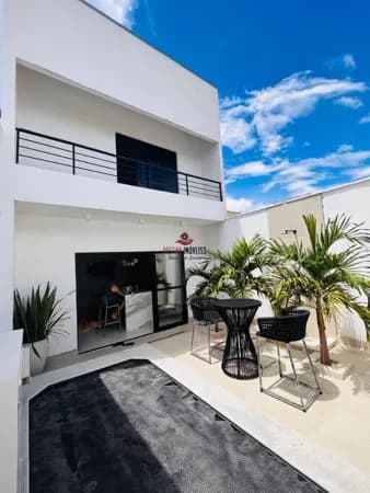 Sobrado com 3 quartos à venda, bairro Jardim Europa - Uberlândia/MG