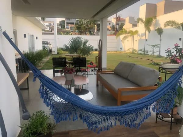 Casa com 4 quartos à venda, bairro Cidade Jardim - Uberlândia/MG