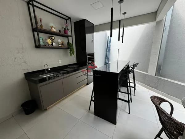 Sobrado com 2 quartos à venda, bairro Tubalina - Uberlândia/MG