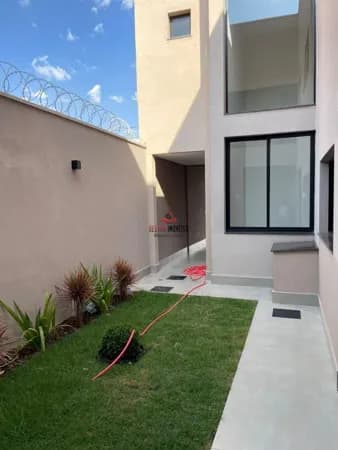 Sobrado com 3 quartos à venda, bairro Grand Ville - Uberlândia/MG