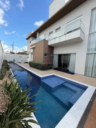 Sobrado com 4 quartos à venda, bairro Jardim Karaíba - Uberlândia/MG