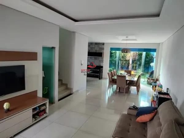 Sobrado com 3 quartos à venda, bairro Jardim Patrícia - Uberlândia/MG