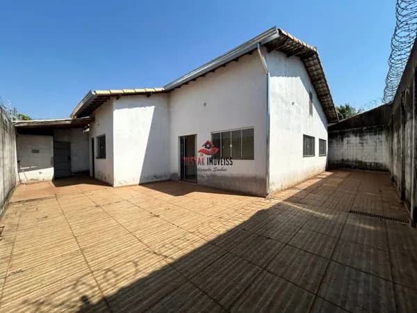 Casa com 3 quartos à venda, bairro Jardim Holanda - Uberlândia/MG