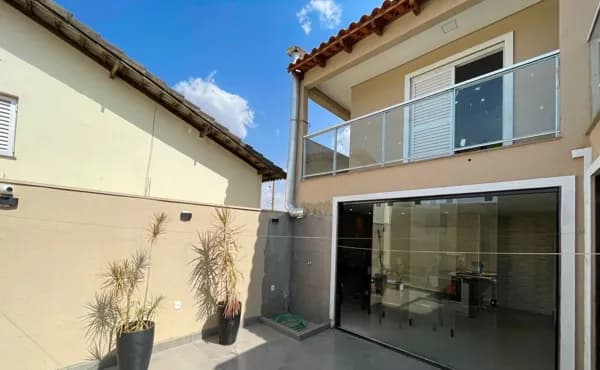 Sobrado com 3 quartos à venda, bairro Cidade Jardim - Uberlândia/MG