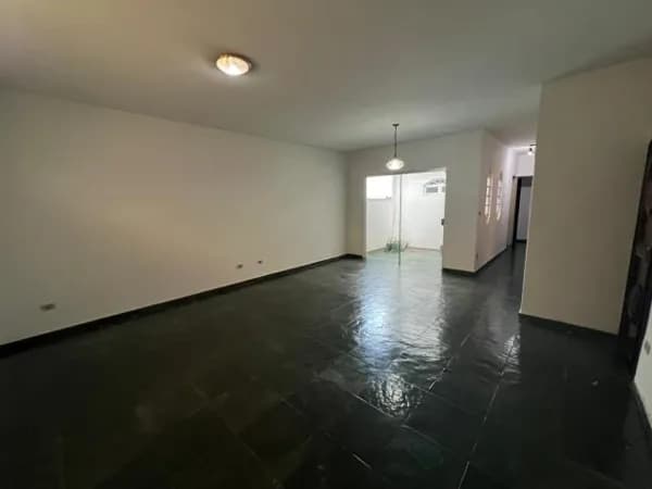 Casa com 5 quartos à venda no Bairro Rezende Junqueira - Uberlândia/MG