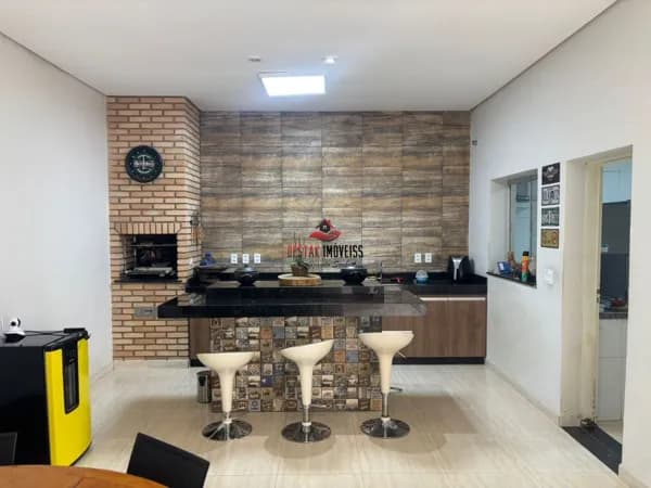 Casa com 3 quartos à venda bairro Planalto - Uberlândia/MG