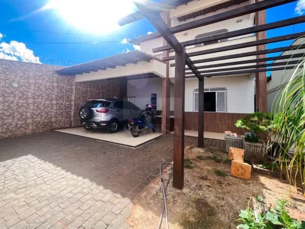 Casa com 3 quartos à venda, bairro Santa Rosa - Uberlândia/MG