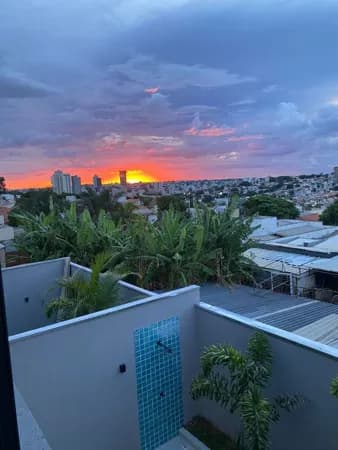 Sobrado com 3 quartos à venda, bairro Saraiva - Uberlândia/MG