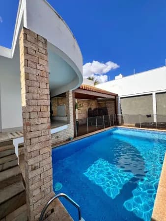 Sobrado com 4 quartos à venda, Bairro Jardim Colina - Uberlândia/MG