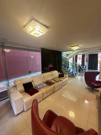 Sobrado com 6 quartos à venda, Bairro Morada da Colina - Uberlândia/MG